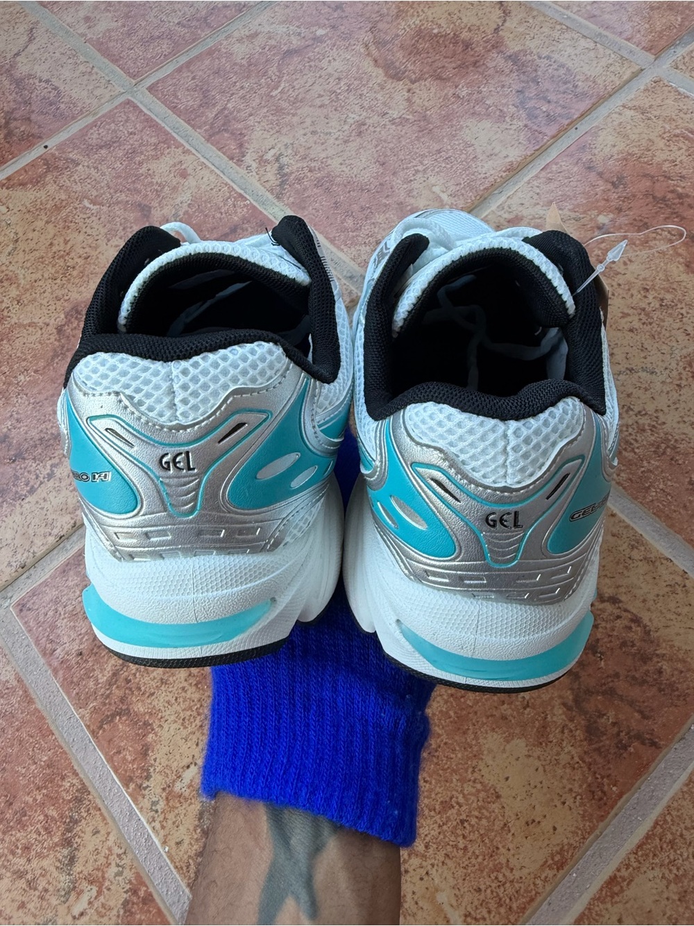 Size 7.5 Men’s And Women’s 9 - Asics Gel Kayano 14 White, Silver & Teal - Picture 3 of 7